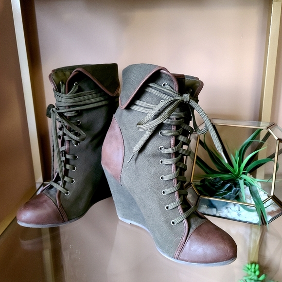Lace up army style wedges - Picture 1 of 7